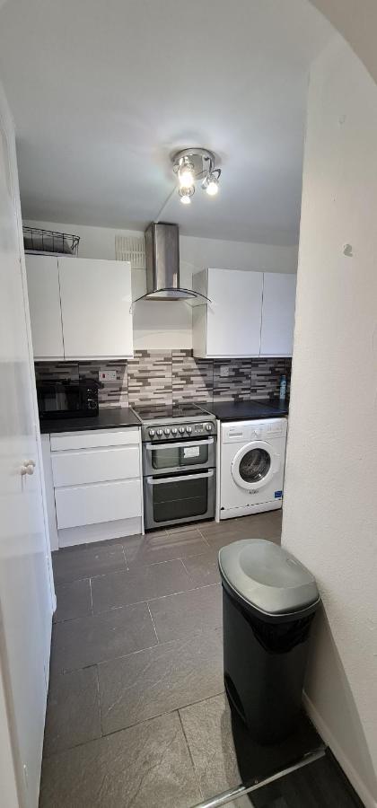 1 Bedroom Service Apartment With Netflix West Thurrock Exterior photo