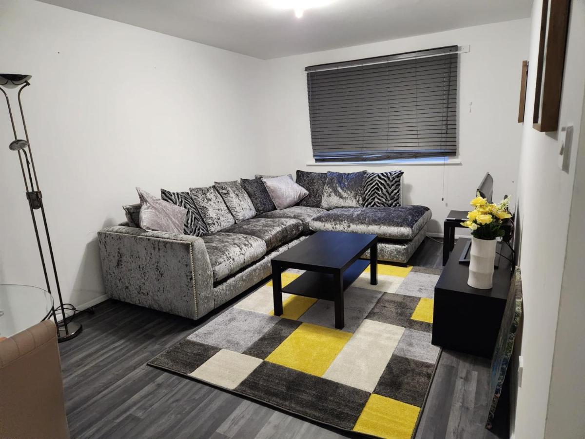 1 Bedroom Service Apartment With Netflix West Thurrock Exterior photo