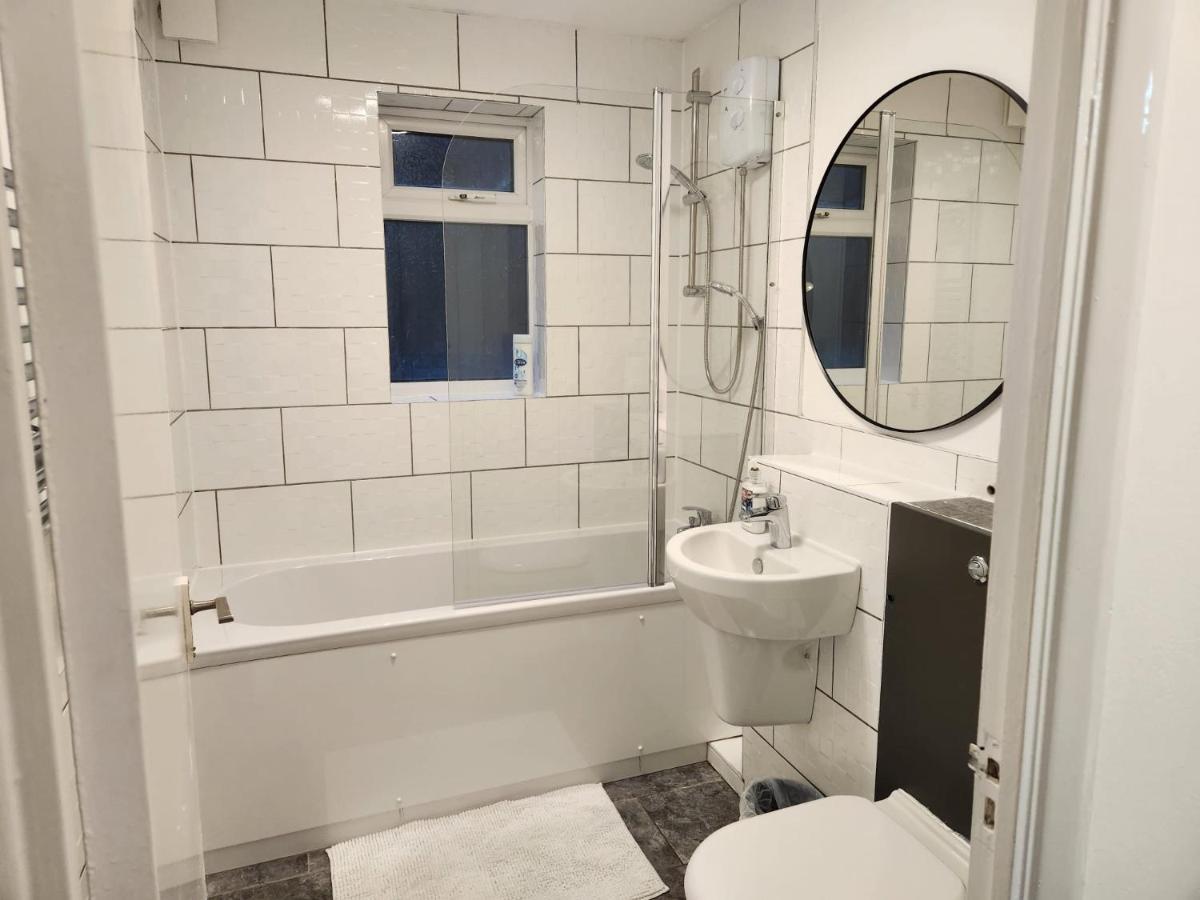 1 Bedroom Service Apartment With Netflix West Thurrock Exterior photo