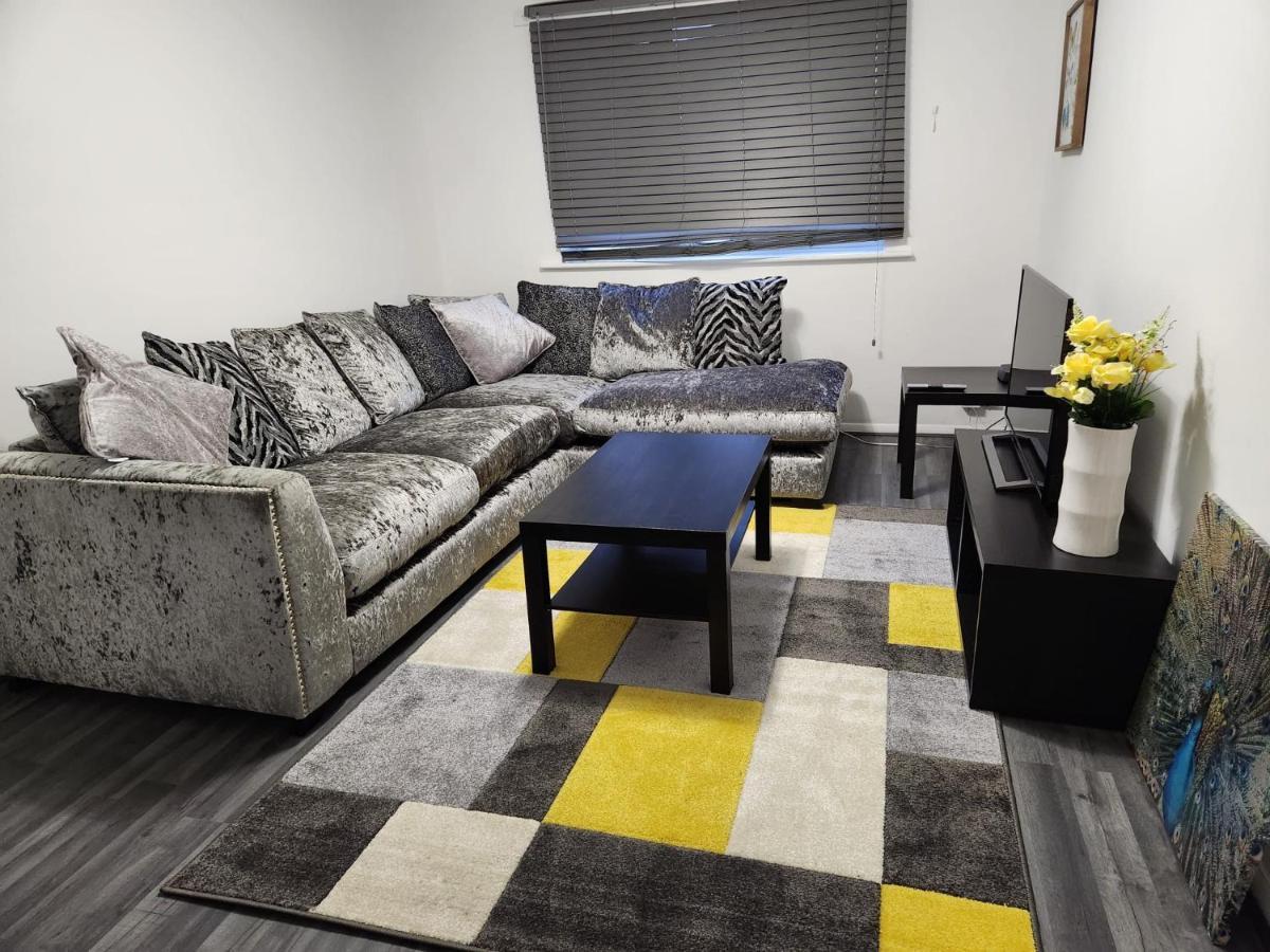 1 Bedroom Service Apartment With Netflix West Thurrock Exterior photo